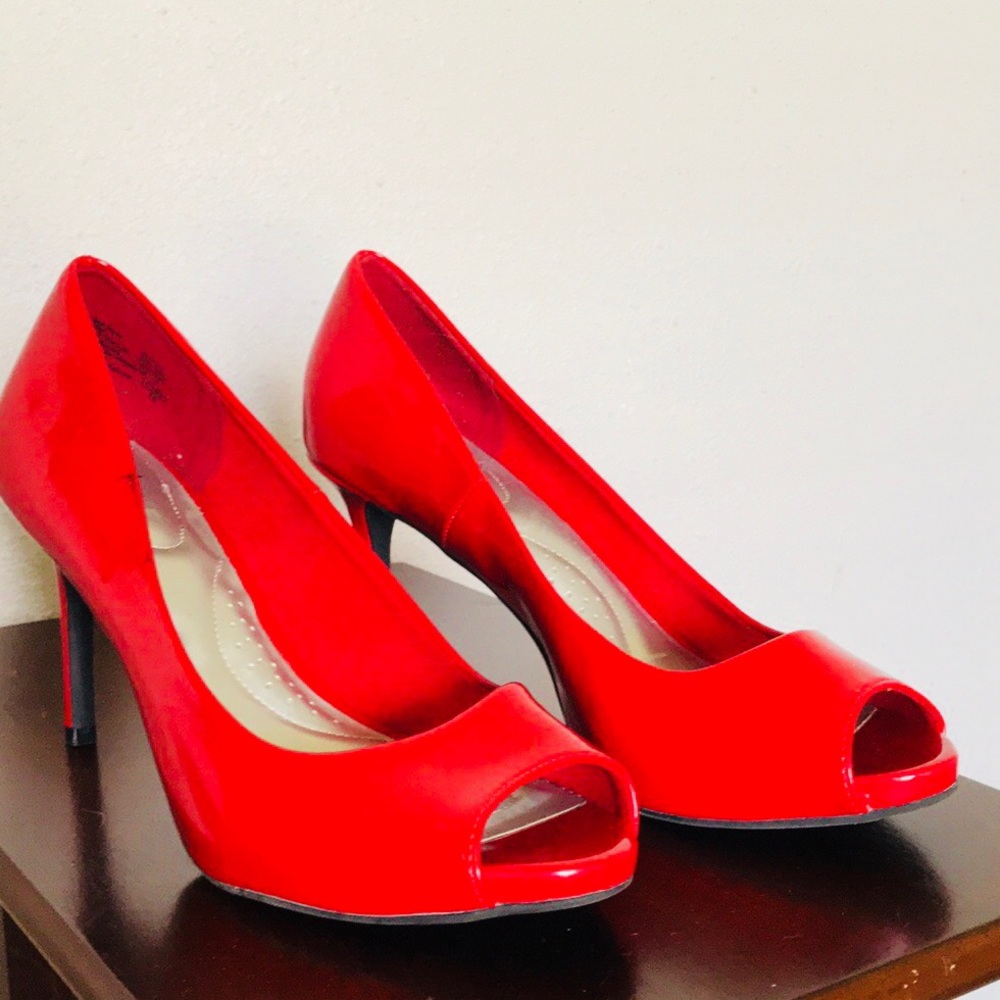 Extreme Comfort Red Pumps- Size 7 1/2